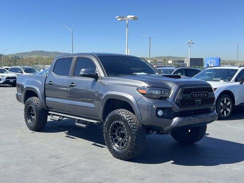 Used 2020 Toyota Tacoma TRD Sport w/ Technology Package image 28