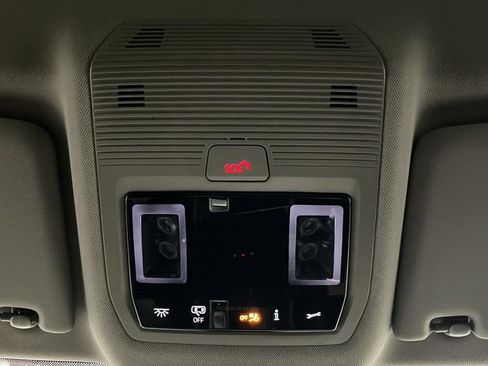 Used 2025 Volkswagen Atlas SE image 7