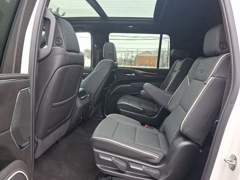 Used 2024 Cadillac Escalade ESV Premium Luxury w/ Performance Package image 10