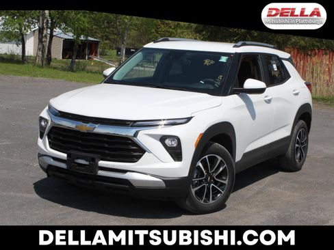 Used 2025 Chevrolet TrailBlazer LT AWD/4WD image 1
