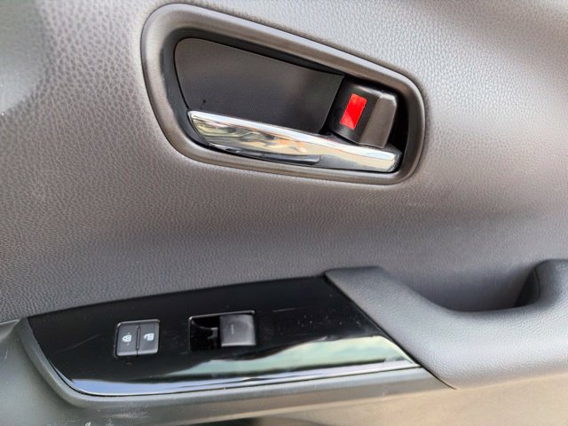 Used 2022 Toyota Prius LE FWD image 26