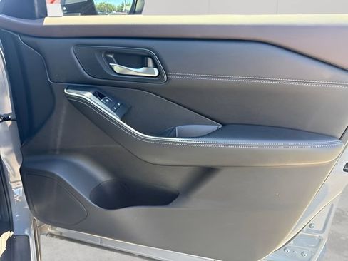 Used 2023 Nissan Rogue SL w/ SL Premium Package AWD/4WD image 16