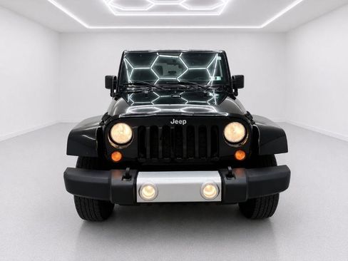 Used 2011 Jeep Wrangler Sahara w/ Connectivity Group AWD/4WD image 8