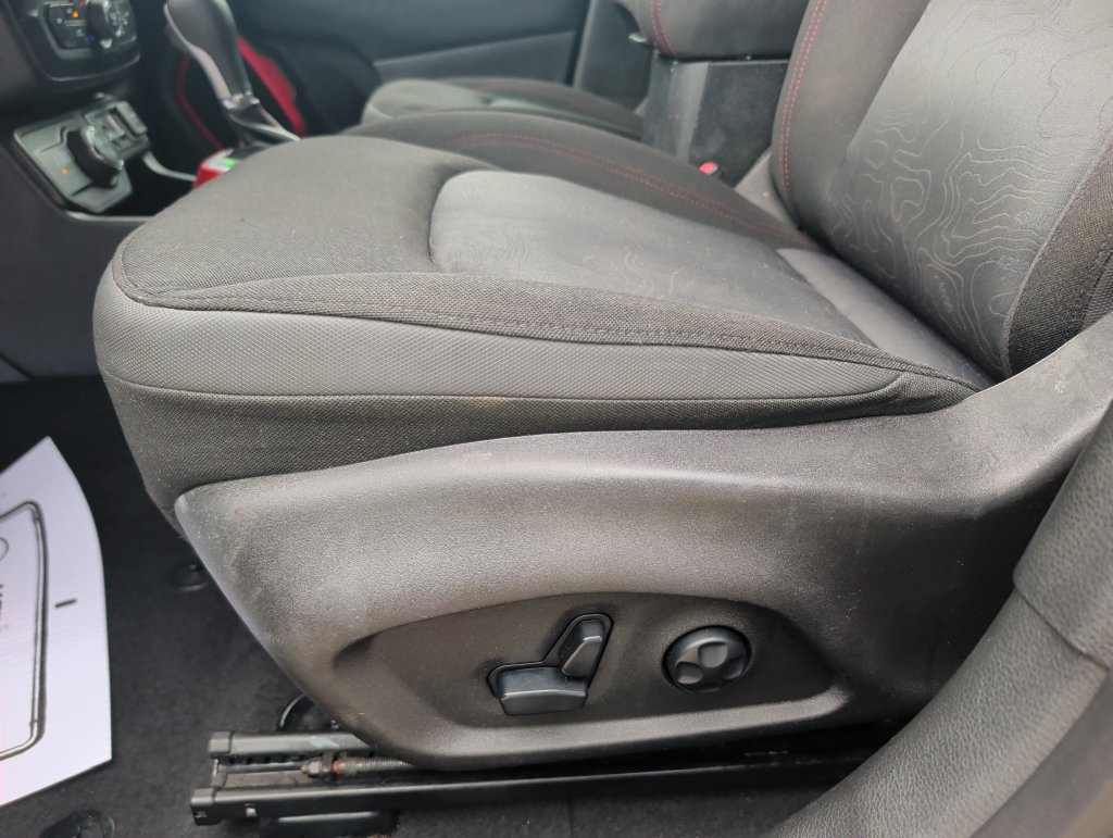 Used 2019 Jeep Renegade Trailhawk w/ Cold Weather Group II AWD/4WD image 9
