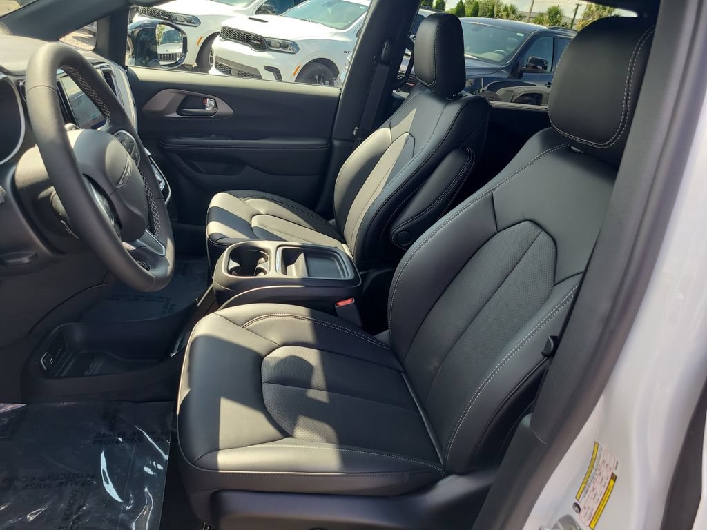 New 2027 Chrysler Pacifica Select w/ Family Tech Group FWD image 21