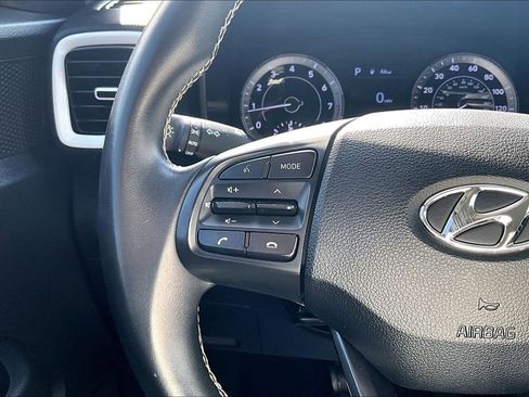 Used 2022 Hyundai Venue Limited FWD image 19