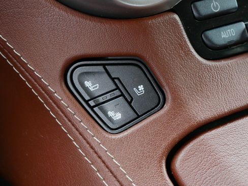 Used 2020 Chevrolet Suburban Premier AWD/4WD image 33