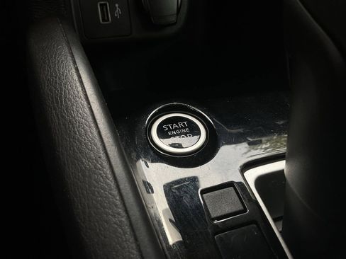Used 2020 Nissan Versa S FWD image 21