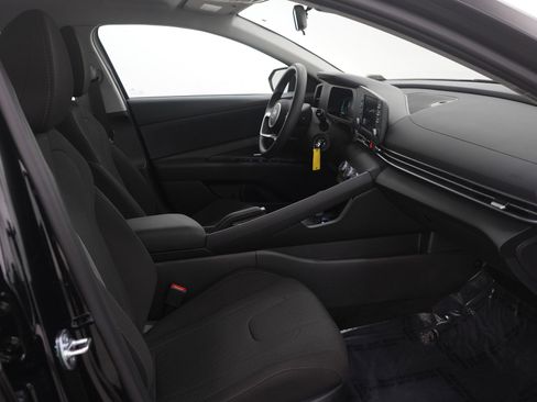 New 2025 Hyundai Elantra SE image 12