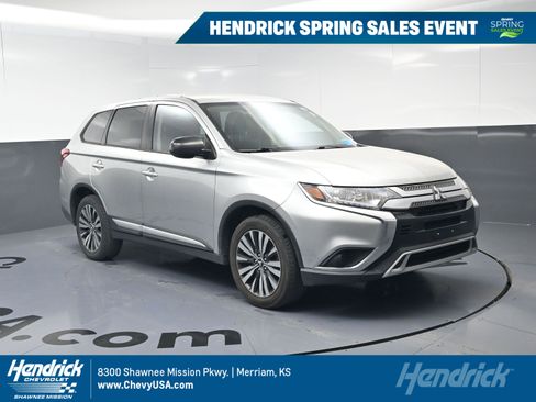 Used 2020 Mitsubishi Outlander ES image 1