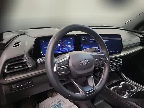 Used 2025 Chevrolet Traverse LT w/ Midnight/Sport Edition image 4