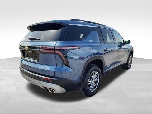 Used 2025 Chevrolet Traverse LT FWD image 7
