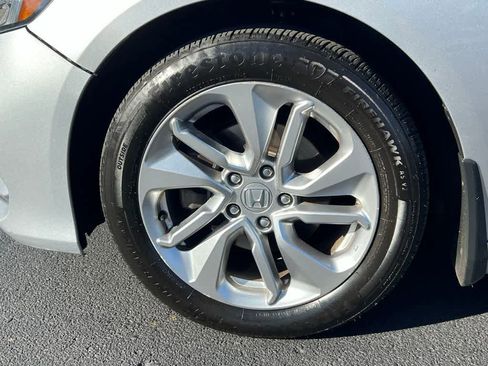 Used 2018 Honda Accord LX image 10