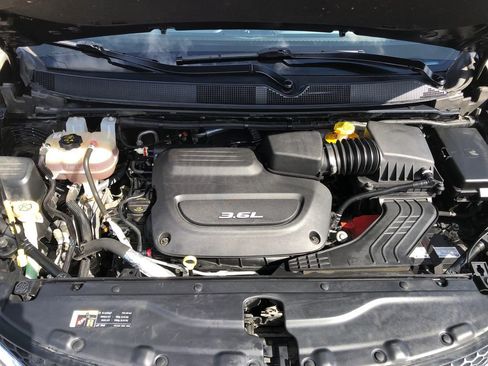 Used 2017 Chrysler Pacifica Touring-L Plus FWD image 16