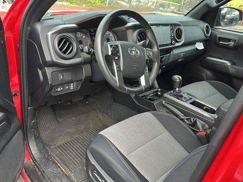 Used 2023 Toyota Tacoma TRD Off-Road w/ Technology Package AWD/4WD image 7
