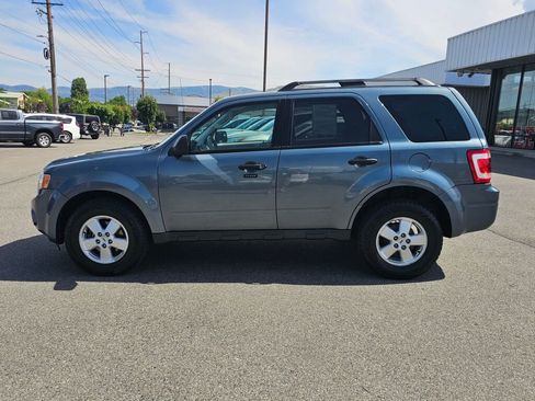Used 2010 Ford Escape XLT AWD/4WD image 2