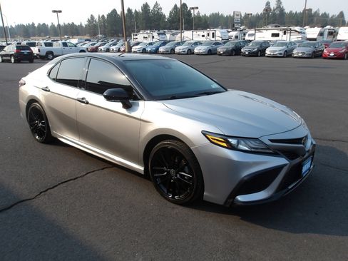 Used 2021 Toyota Camry XSE image 7