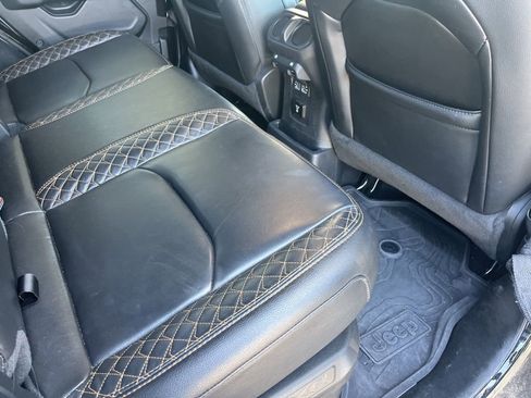 Used 2022 Jeep Wrangler Unlimited Sahara image 28