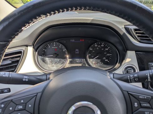 Used 2021 Nissan Rogue Sport SL FWD image 17