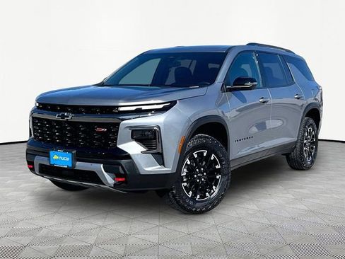 Used 2024 Chevrolet Traverse Z71 image 3