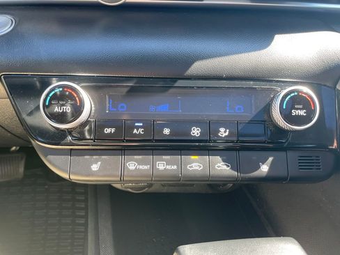 Used 2022 Hyundai Elantra SEL w/ Convenience + Premium Package FWD image 41