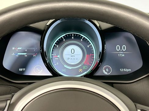 Used 2021 Aston Martin V8 Vantage Roadster RWD image 6