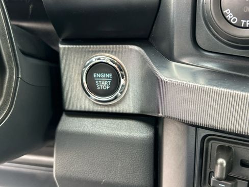 Certified 2025 Ford F350 Platinum w/ FX4 Off-Road Package image 42