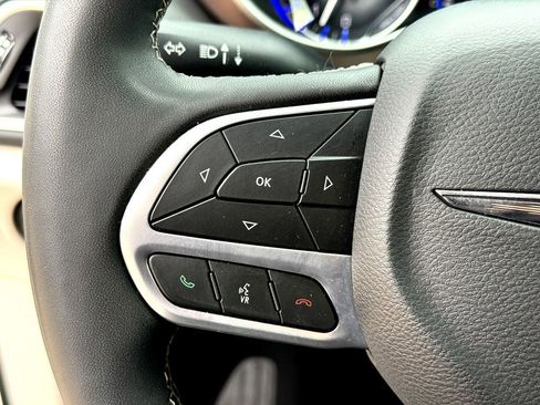 Used 2023 Chrysler Voyager LX FWD image 16