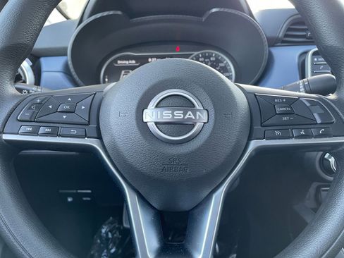 Used 2025 Nissan Versa SV image 27
