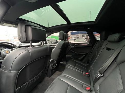 Used 2023 Porsche Macan S image 4