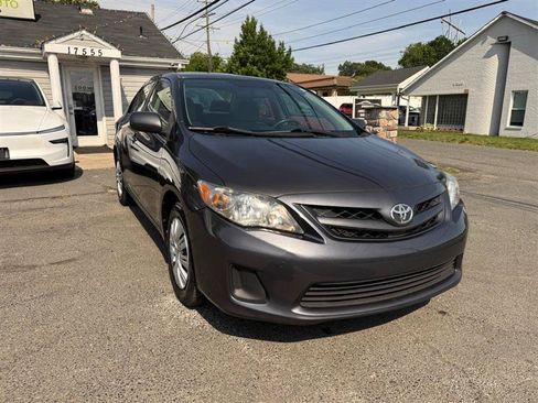 Used 2012 Toyota Corolla L w/ Preferred Accessory Pkg FWD image 9