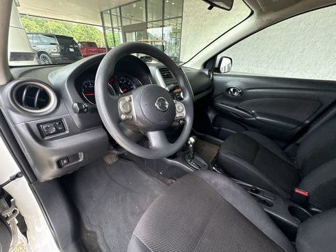 Used 2013 Nissan Versa FWD image 10