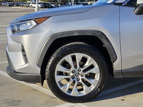 Used 2019 Toyota RAV4 XLE Premium image 6