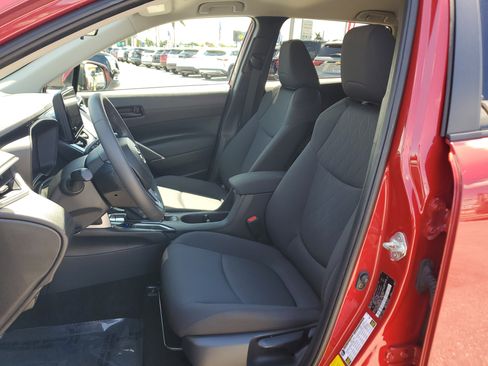 Used 2023 Toyota Corolla Cross LE image 11