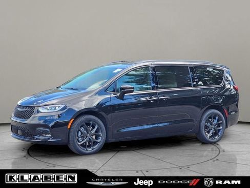 New 2026 Chrysler Pacifica Select w/ S Appearance Package AWD/4WD image 1