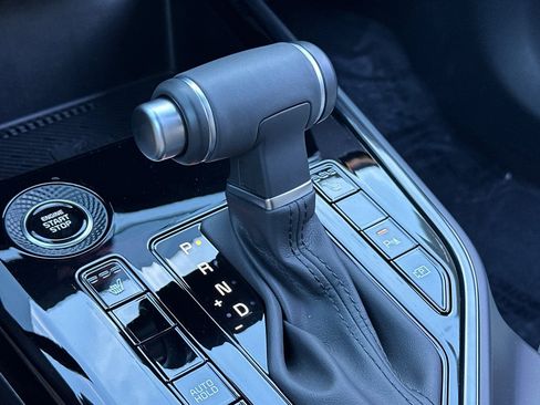 Used 2025 Kia Niro EX Touring image 19