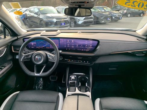 Certified 2025 Buick Envision Sport Touring image 34