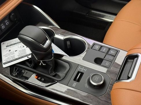 New 2026 Toyota Highlander Platinum image 18