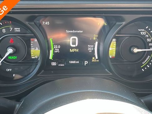 Used 2025 Jeep Wrangler Unlimited Sahara AWD/4WD image 20