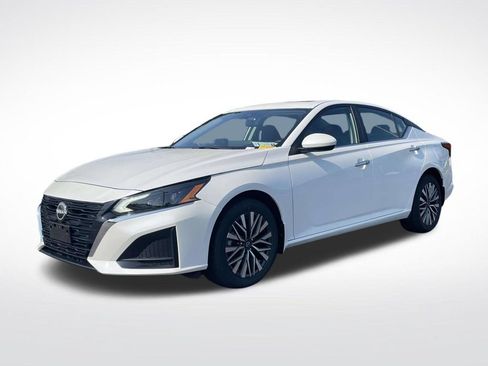 Used 2023 Nissan Altima 2.5 SV w/ SV Premium Package AWD/4WD image 3