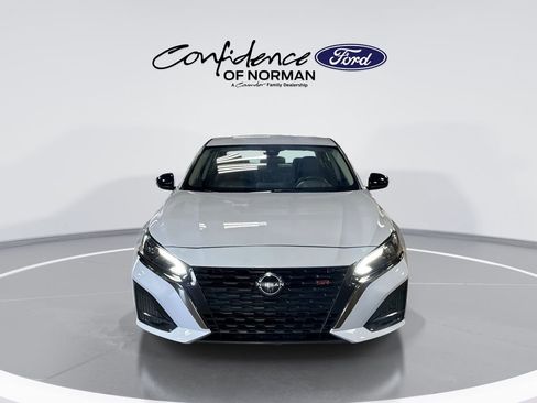 Used 2024 Nissan Altima 2.5 SR FWD image 2