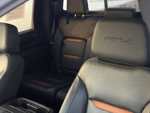 Used 2024 GMC Sierra 2500 AT4 w/ AT4 Premium Plus Package AWD/4WD image 11