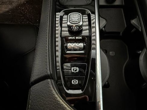 Used 2020 Volvo XC90 T6 Momentum image 20