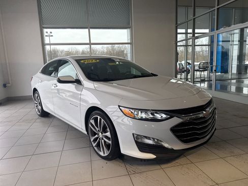 Used 2024 Chevrolet Malibu LT image 3