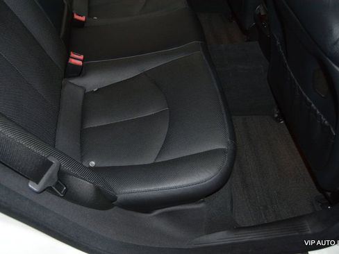 Used 2009 Mercedes-Benz E 550 Sedan image 27