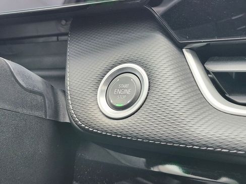 Used 2025 Chevrolet Equinox LT w/ Safety and Technology Package image 23