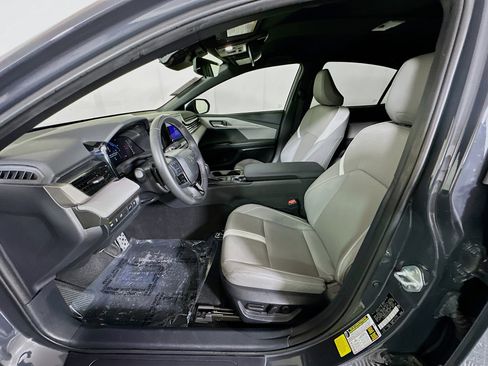 Used 2025 Toyota Camry SE FWD image 12