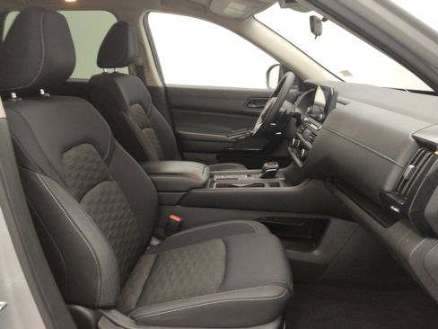 Used 2023 Nissan Pathfinder S image 21