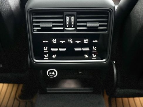 Certified 2024 Porsche Cayenne Coupe image 33