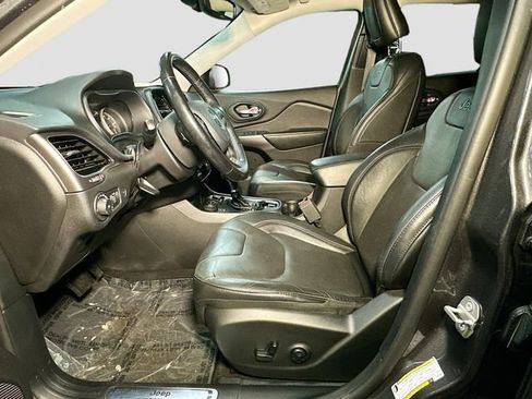 Used 2020 Jeep Cherokee Limited image 21